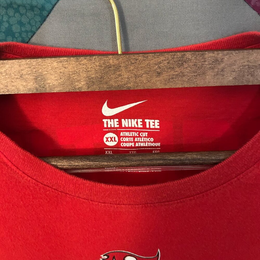 nike sport nfl tampa bay buckeeners XXL red shirt - Picture 3 of 5